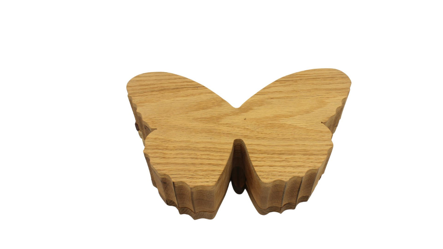 Butterfly segmentation box with four storage compartments