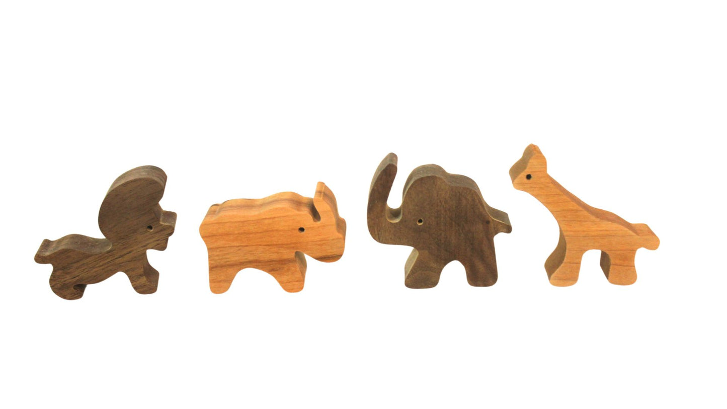 Wooden Noah's Ark Toy with 9 Pairs of Animals, Removable Deck, Raising and Lowering Entrance Ramp